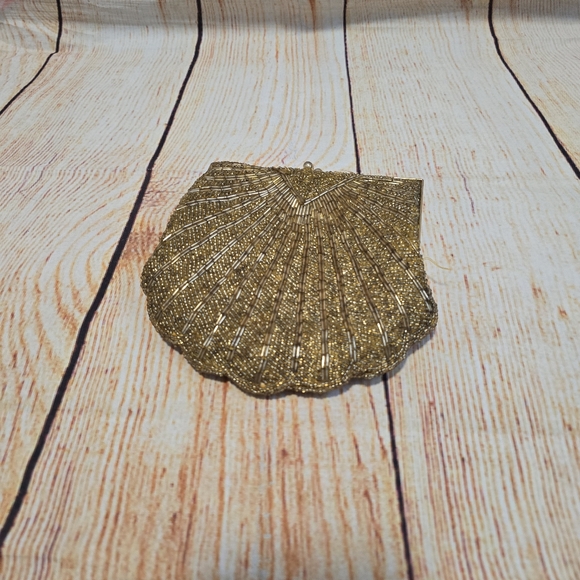 Vintage Beaded Gold Shell Clutch - Picture 2 of 8